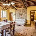 Tuscan Stone With Pool Near Lucca Apartment