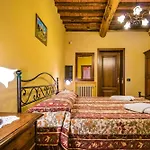 Apartment Tuscan Stone With Pool Near Lucca Colle di Compito