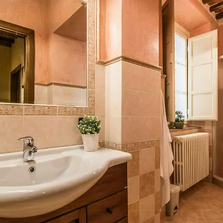 Apartamento Tuscan Stone With Pool Near Lucca Colle di Compito